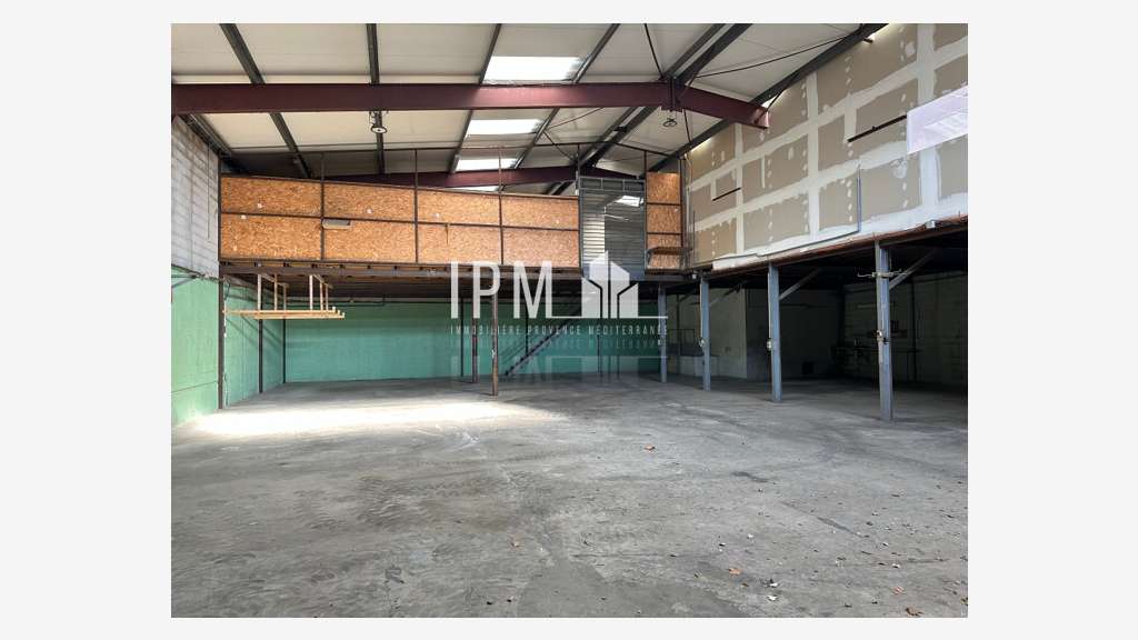A louer local 765m² à Aubagne ZA Saint Mitre