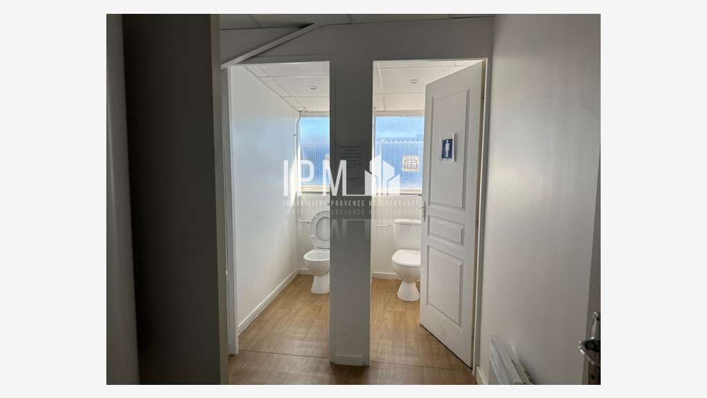 A louer local 765m² à Aubagne ZA Saint Mitre