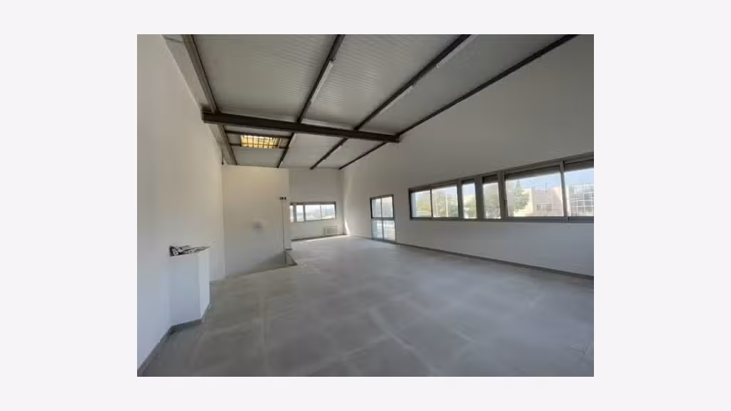Local d'activités/bureaux 259m² à louer à Pertuis