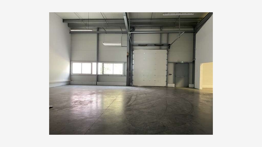Local d'activités/bureaux 259m² à louer à Pertuis