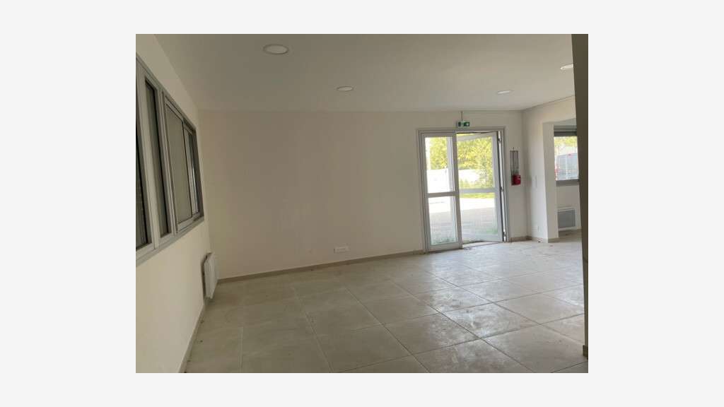 Local d'activités/bureaux 259m² à louer à Pertuis