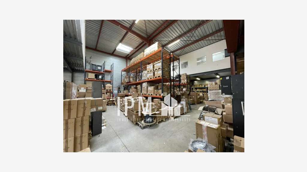 Loue local d'activités 1.250m² à Aix en Pce 13100