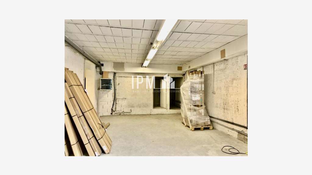 A louer local d'activités de 170m² à Venelles