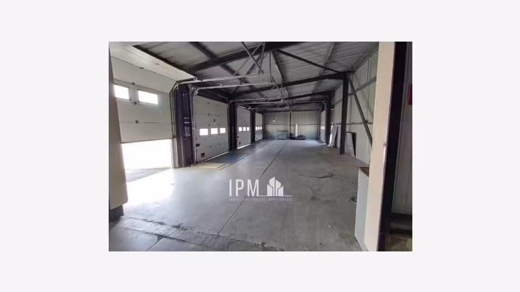 A louer local d'activités de 1.793m² à Courthézon
