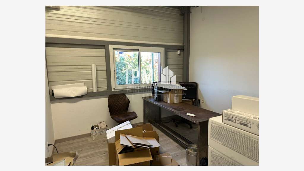 local d'activités 254m² à La Penne-sur-Huveaune