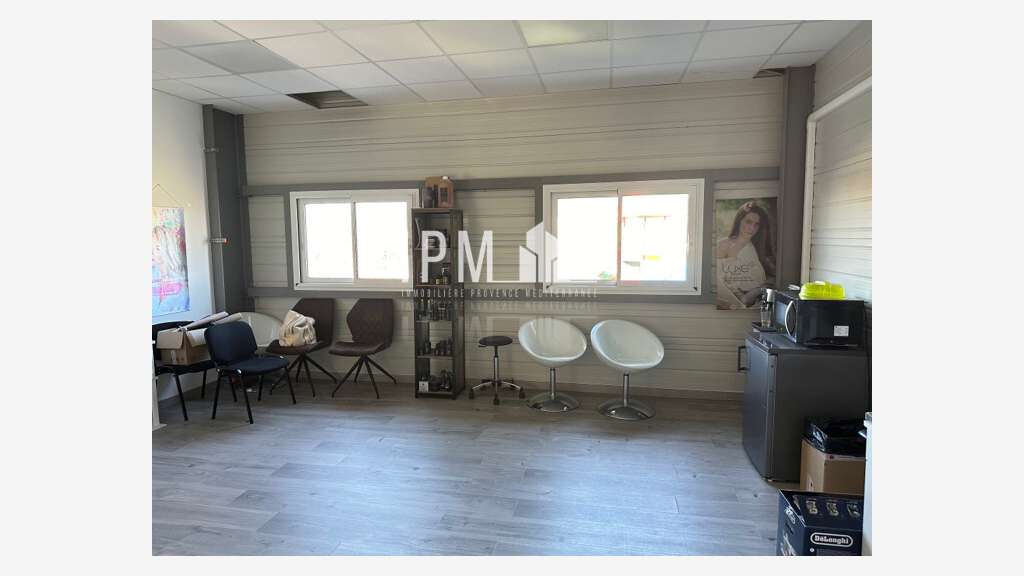 local d'activités 254m² à La Penne-sur-Huveaune