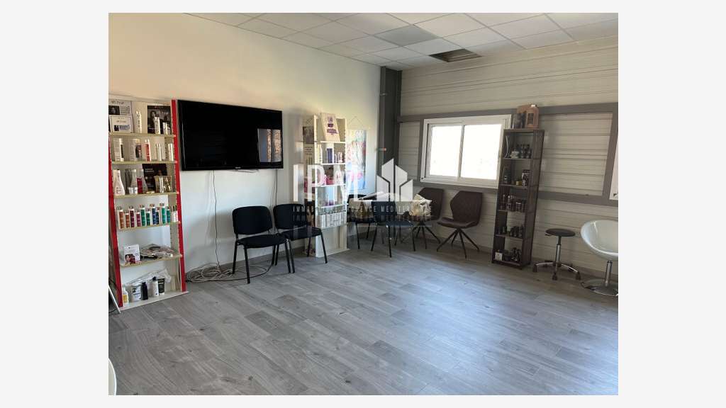 local d'activités 254m² à La Penne-sur-Huveaune