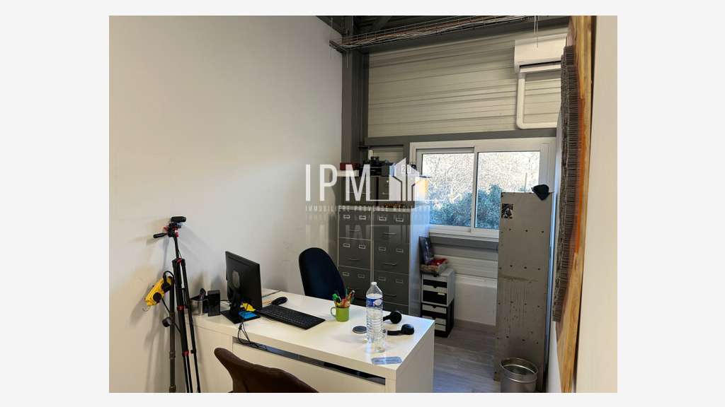 local d'activités 254m² à La Penne-sur-Huveaune