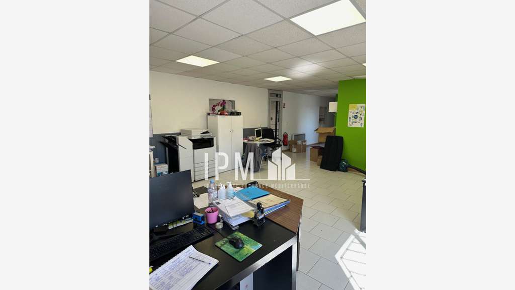 A louer local activités 420m² aux Pennes-Mirabeau
