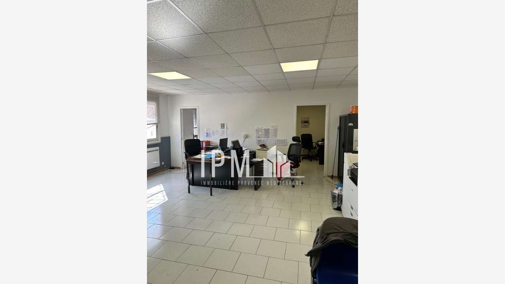 A louer local d'activité 420m² aux Pennes-Mirabeau