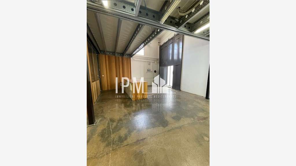 A louer local 1000 m² Vieille Chapelle  13008