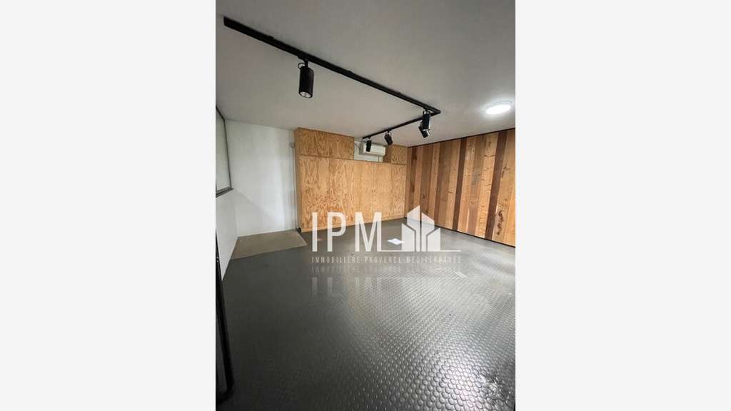 A louer local 1000 m² Vieille Chapelle  13008