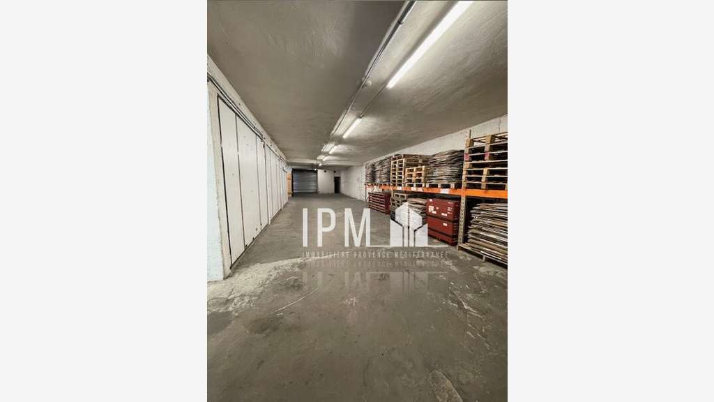 A louer local 1000 m² Vieille Chapelle  13008
