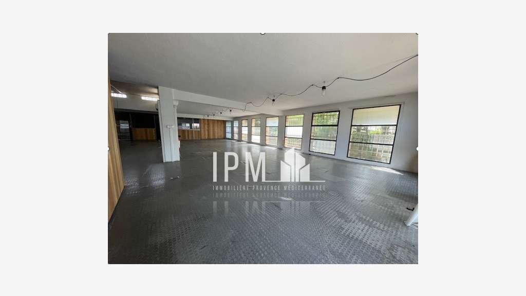 A louer local 439m² Vieille Chapelle Marseille 8e