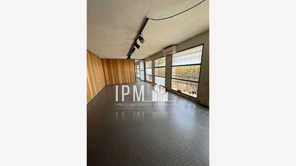 A louer local 439m² Vieille Chapelle Marseille 8e