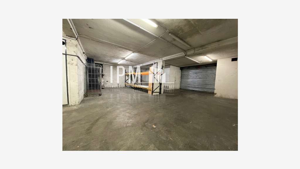 A louer local 327m² Vieille Chapelle 13008