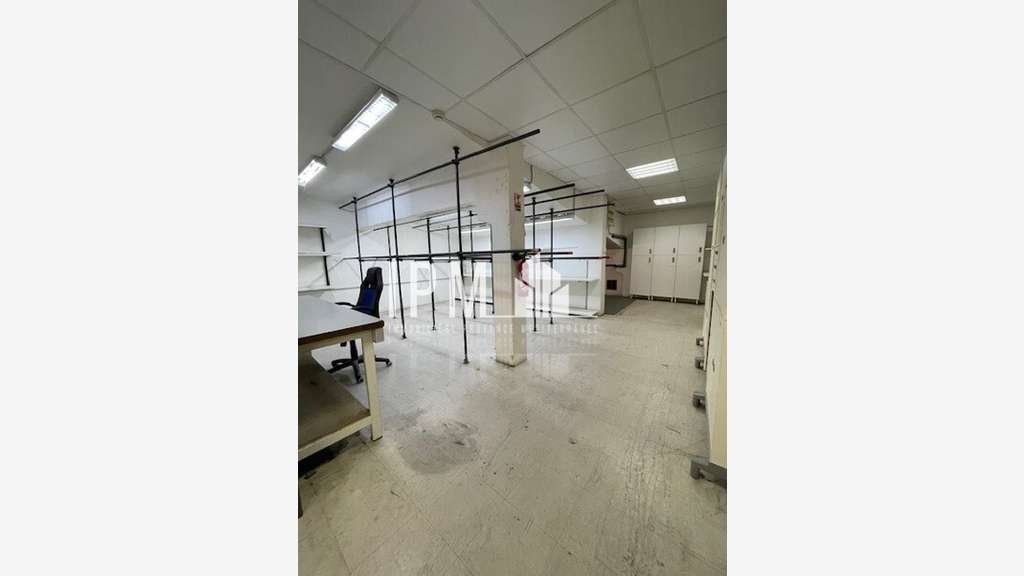A louer local 327m² Vieille Chapelle 13008