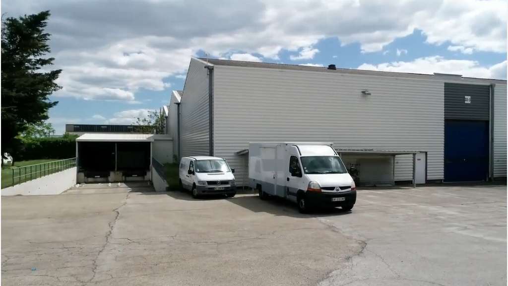A louer local d'activité 2458m² à Nîmes ZFU
