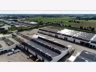 A louer local d'activité 2458m² à Nîmes ZFU