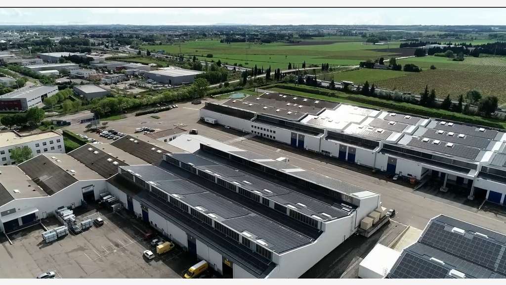 A louer local d'activité 3259m² à Nîmes ZFU