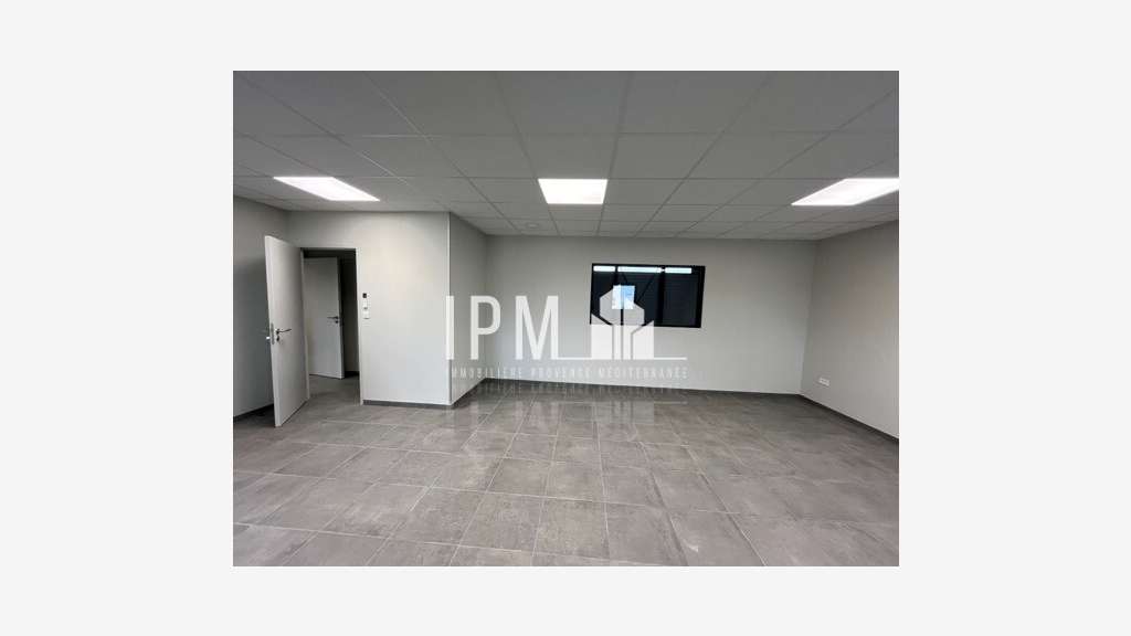 A louer local d'activité 1095 m² NIMES 30000