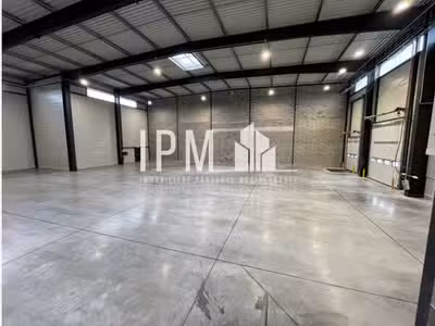 A louer local d'activité 1095 m² NIMES 30000