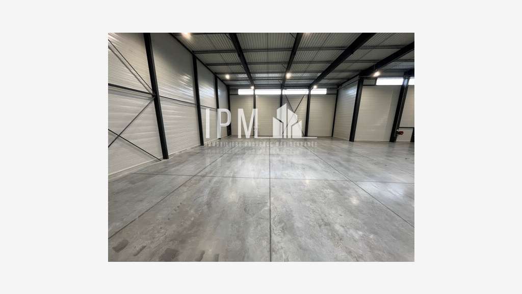 A louer local d'activité 1095 m² NIMES 30000