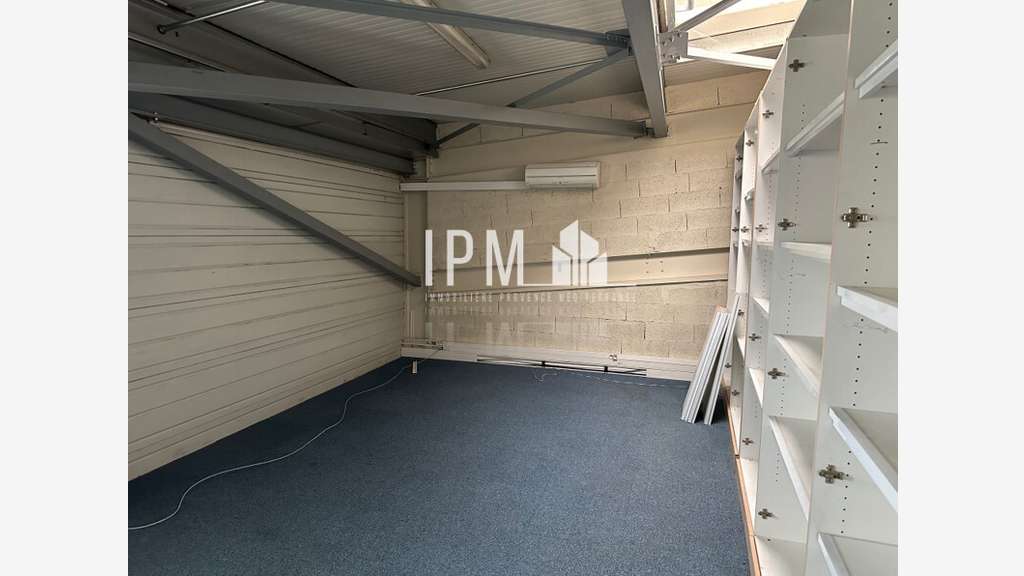 A louer local activités 218m² ZA St Martin Pertuis