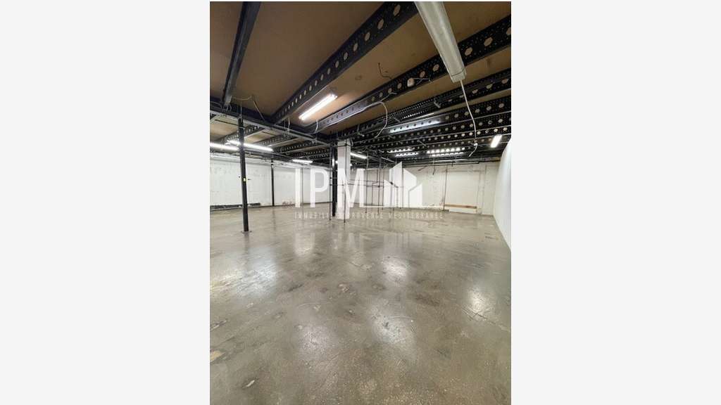 A louer local d'activité 596m² à Marseille 8e