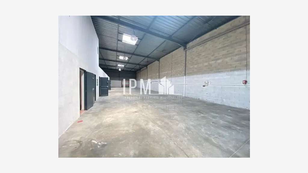 A louer local d'activités 460 m² ZI Rognac 13340