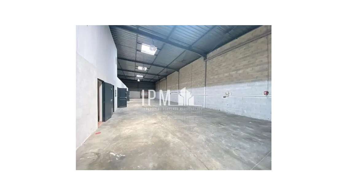 A louer local d'activités 460 m² ZI Rognac 13340