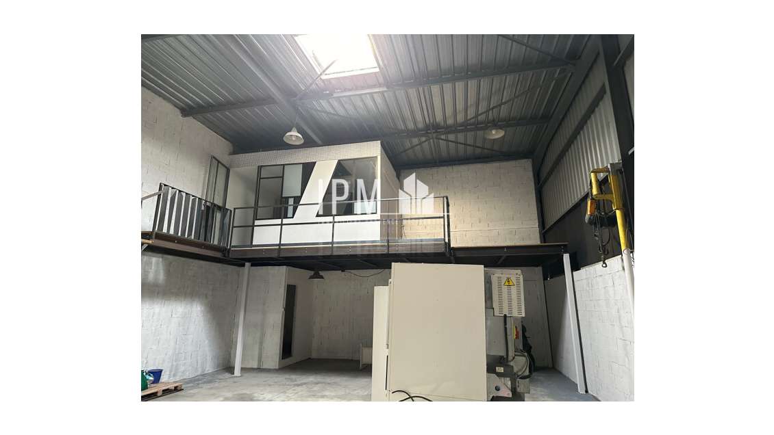 A louer local d'activités 140m² ZI Rognac