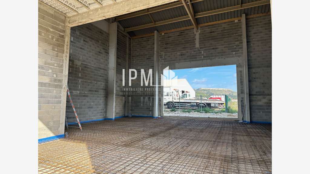 A louer local activités 377m² divisible ZI Rognac