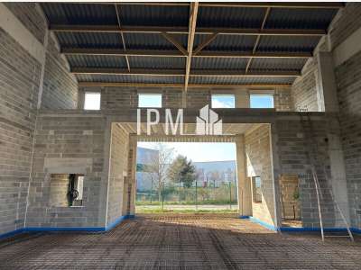 A louer local activités 377m² divisible ZI Rognac