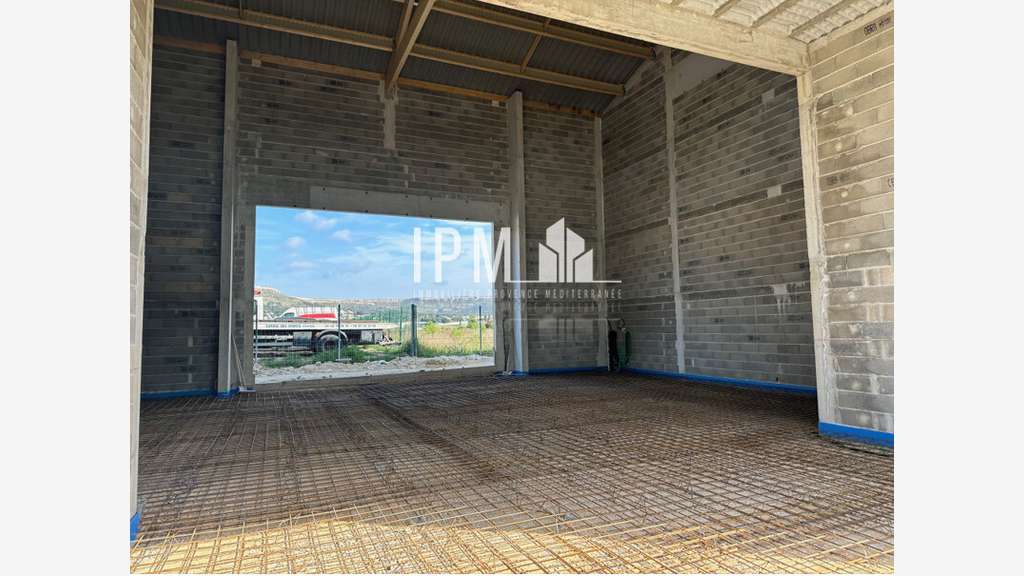 A louer local activités 377m² divisible ZI Rognac