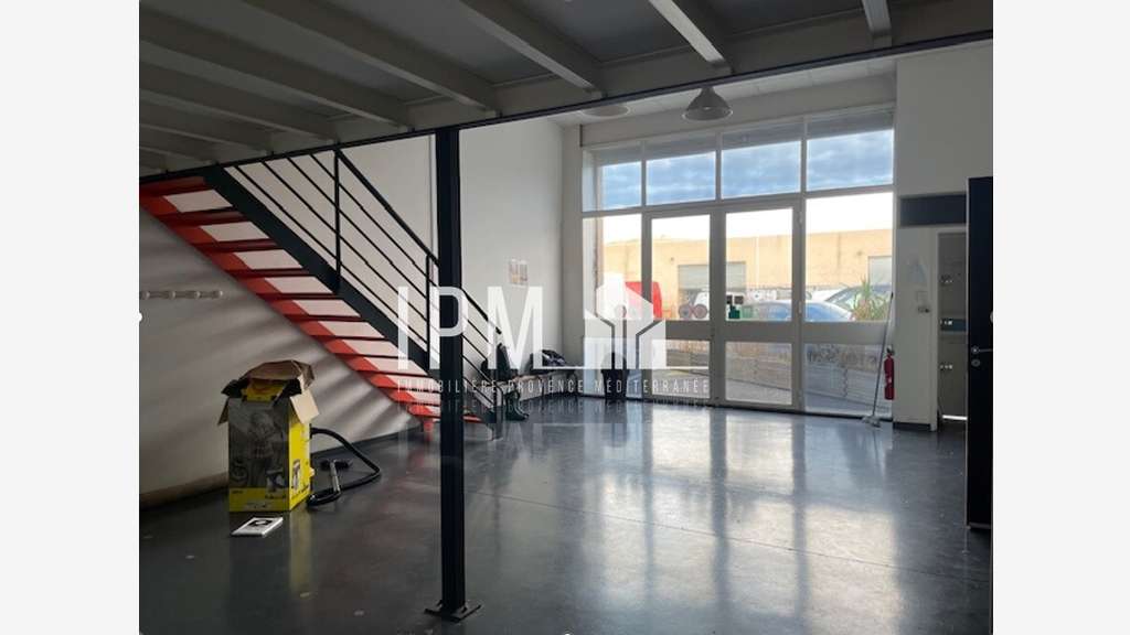 A louer local d'activité 154m² St Pierre 13012 