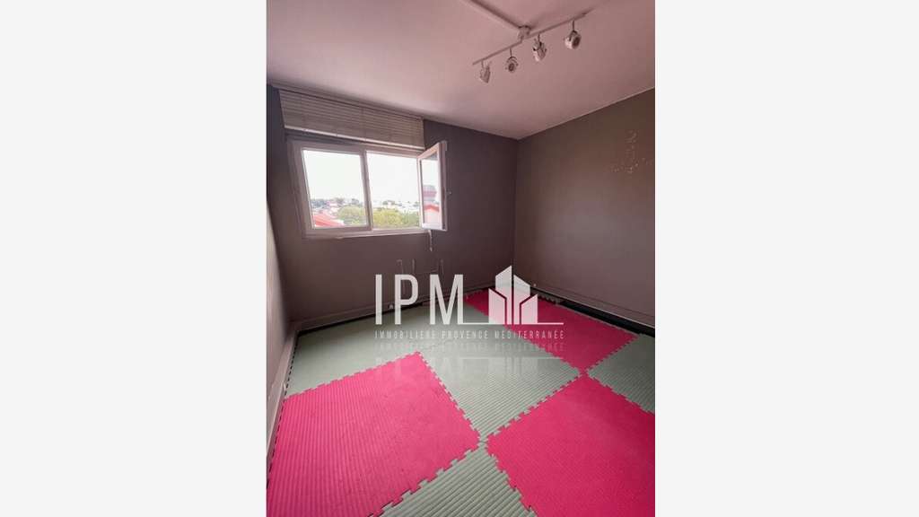 A louer local d'activité 154m² St Pierre 13012 