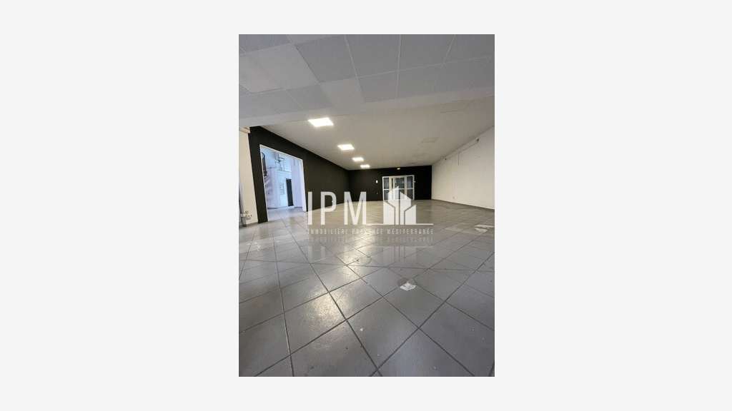 A louer local d'activités 613m² LA BARASSE 13011
