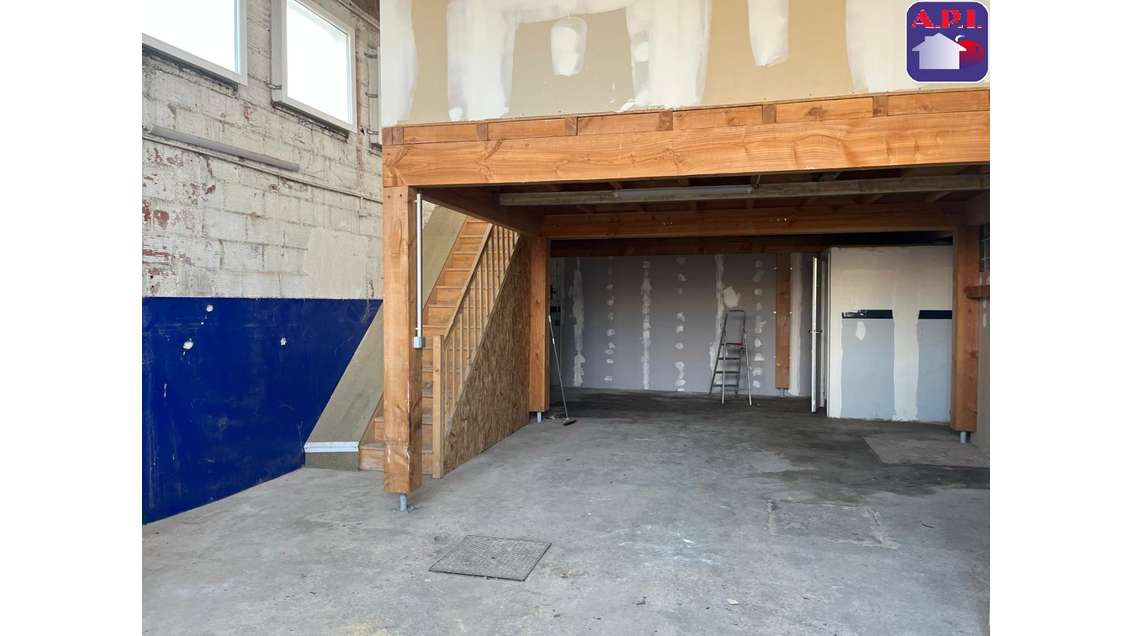 A louer local commercial 118m² à St jean du Falga