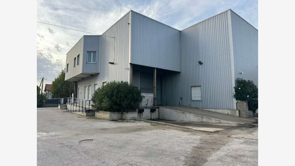 Local de 483m² à louer à Aubagne Camp Major