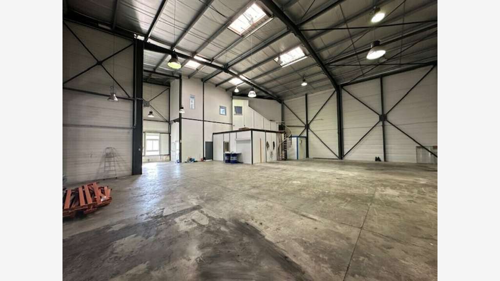 Local de 483m² à louer à Aubagne Camp Major