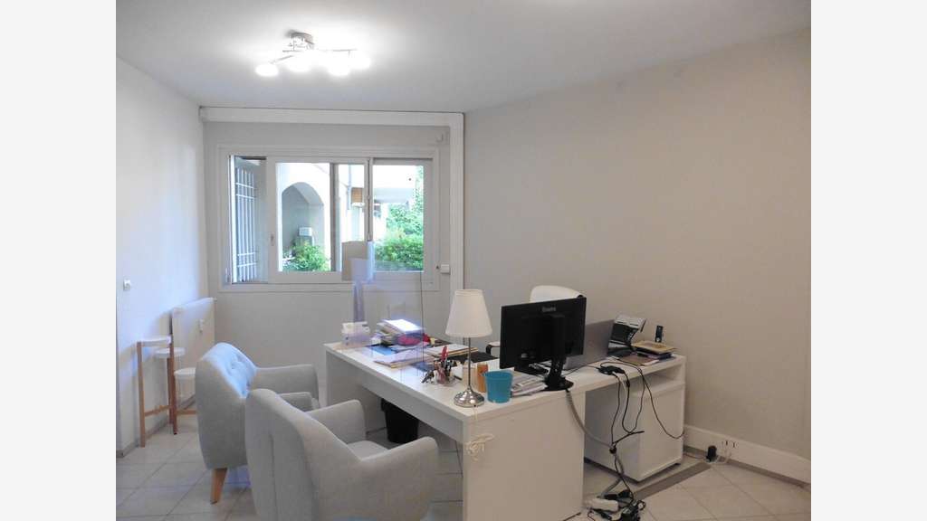 A louer bureaux 103m² à Nîmes Quai De La Fontaine