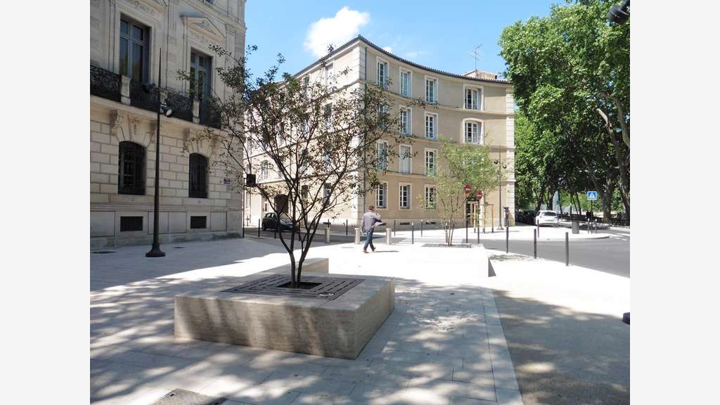 A louer bureaux 103m² à Nîmes Quai De La Fontaine