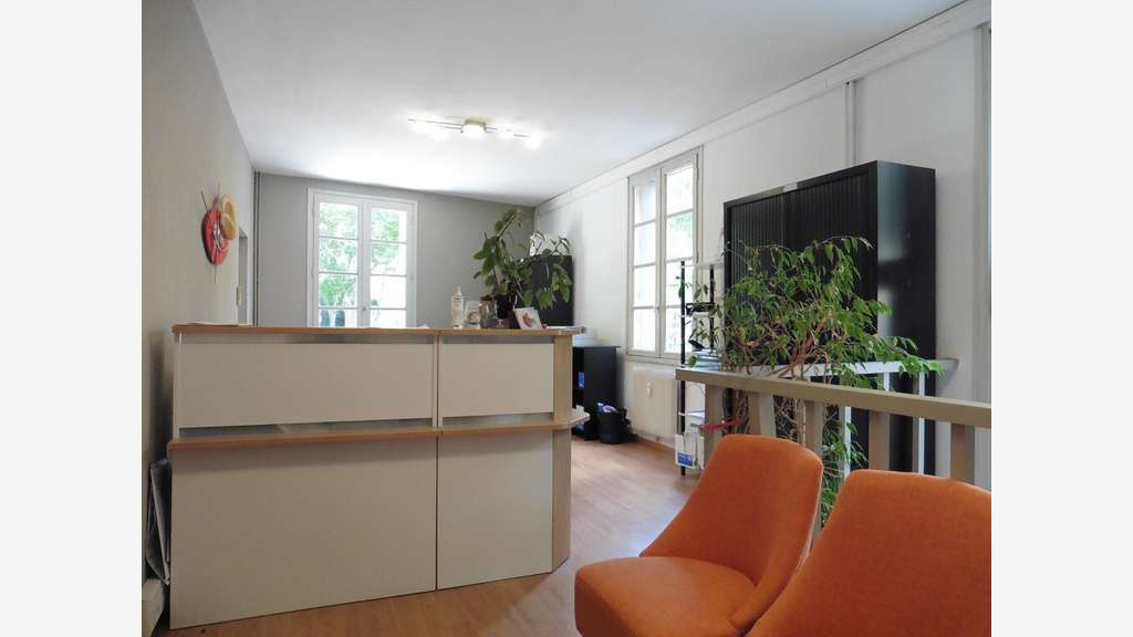 A louer bureaux 103m² à Nîmes Quai De La Fontaine