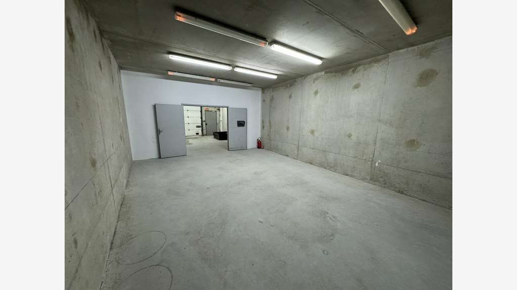 A louer local de stockage 75m² à Bourg-lès-Valence