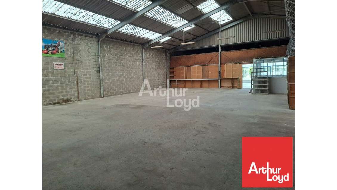 Local de stockage 510m² à louer aux Ormes