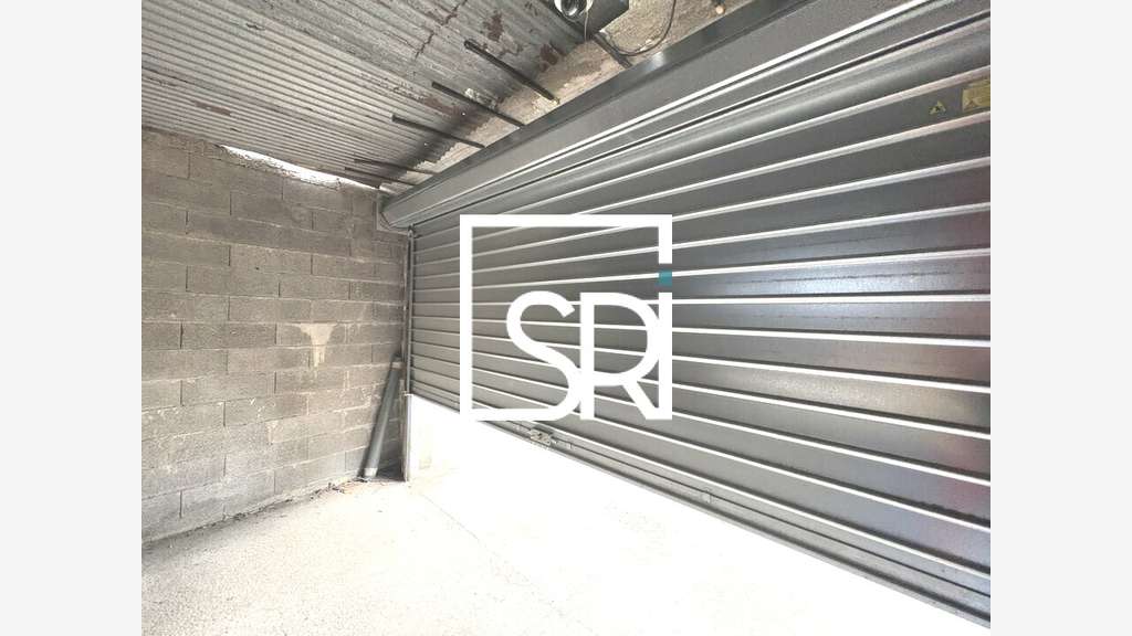 Local de stockage 225m² à louer à Riom