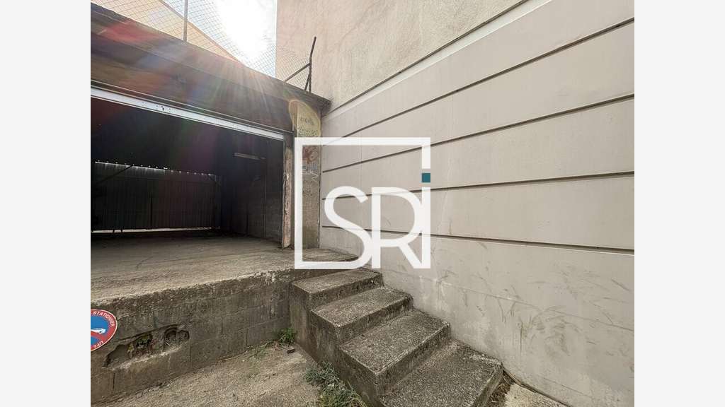 Local de stockage 225m² à louer à Riom