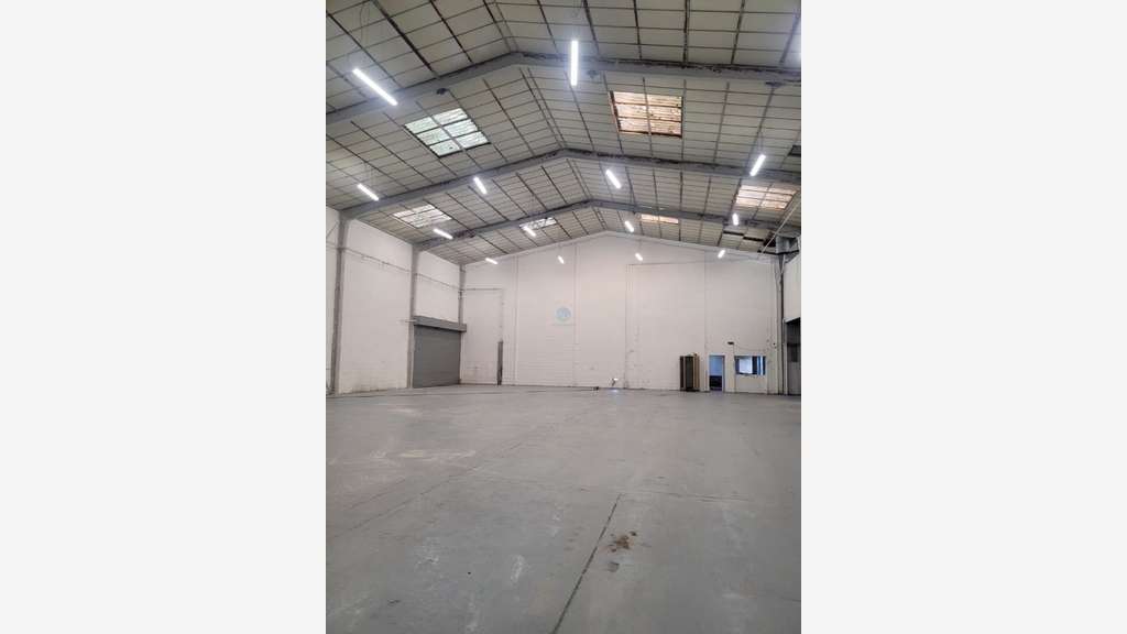 Location local de stockage 550m² zone Archimède
