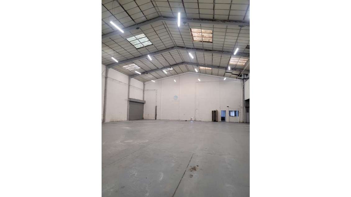 Location local de stockage 550m² zone Archimède